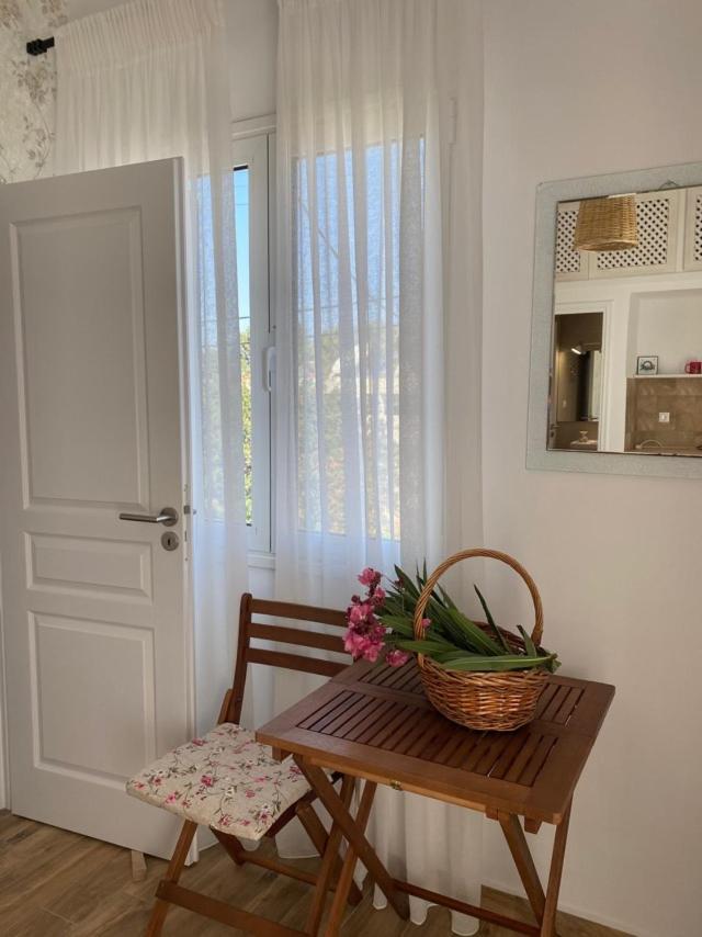 Reginas Apartments Иксиа Экстерьер фото