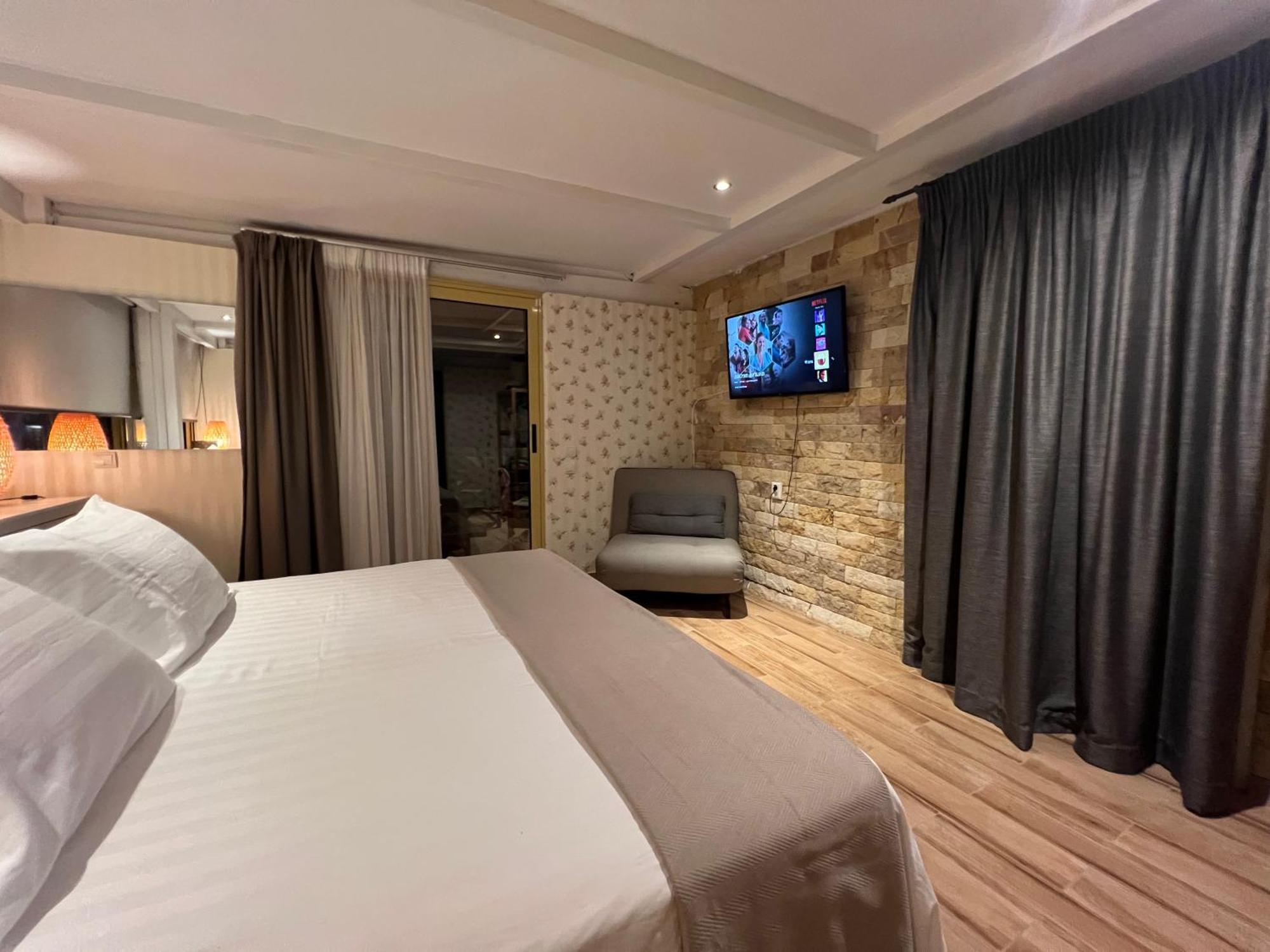 Reginas Apartments Иксиа Экстерьер фото