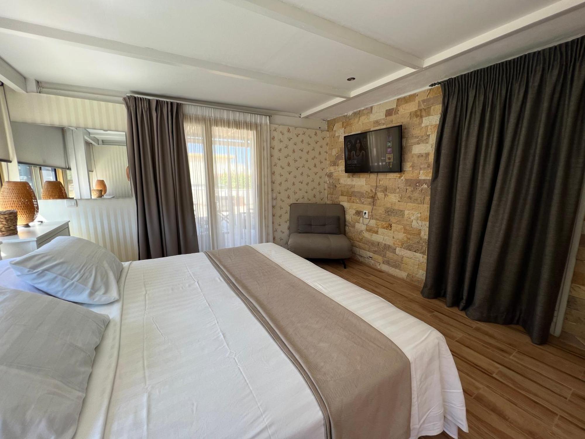 Reginas Apartments Иксиа Экстерьер фото